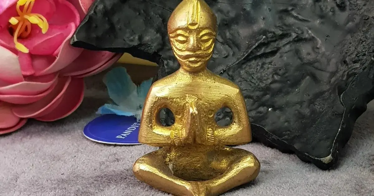 vastu purush image gold